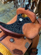 Load image into Gallery viewer, 14.5" 0818 Barrel Saddle with 4.5" pencil roll cantle, in-skirt rigging, and matching back flank hardware