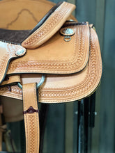 Load image into Gallery viewer, 15" 1220 Reiner saddle with wool fleece lining, providing comfort for long rides and training sessions.