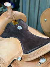 Load image into Gallery viewer, 15" 1220 Reiner saddle with Cheyenne roll cantle, custom tooling, and premium leather construction.