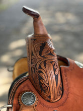 Load image into Gallery viewer, A lightweight 15" Cowboy Feather Barrel Saddle with pre-set barrel fenders and sturdy stirrup leathers for performance.