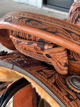Load image into Gallery viewer, Featuring a 6.5" gullet and 13" bar spread, the 15" Cowboy Feather Barrel Saddle is perfect for all levels of riders.