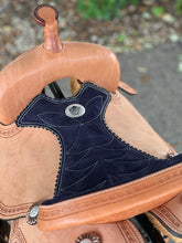 Load image into Gallery viewer, 15.5" Diamond Back Alamo Air Barrel saddle with custom craftsmanship, 13" bar spread, and reinforced features for durability.