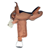 Load image into Gallery viewer, 15.5" Diamond Back Alamo Air Barrel saddle with 6.5" gullet, pre-set fenders, full padded chocolate suede seat.