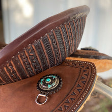 Load image into Gallery viewer, 6.5" gullet and 45Bar spread featured in the Geo-Aztec Alamo Air Barrel Saddle.