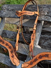 Load image into Gallery viewer, 2117-RA Wave Style Headstall featuring golden leather, arrow tooling, and copper accents, perfect for adding style to your Western tack.