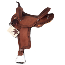 Load image into Gallery viewer, 4.5&quot; Alamo Air Viper Barrel Saddle with chocolate suede seat and leather-wrapped horn.