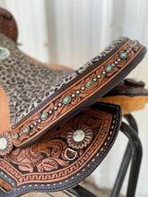 Load image into Gallery viewer, Durable and lightweight, the Cheetah Alamo Air Barrel Saddle is designed for ultimate performance and comfort with a 6.5&quot; gullet.