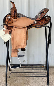 19.5-pound Cheetah Alamo Air Barrel Saddle, perfect for performance with 6.5" gullet and 45-degree bar angles.