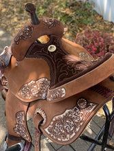 Load image into Gallery viewer, With rider locking buckles, the IRO Barrel saddle ensures secure fit and comfort for all riders