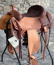 Load image into Gallery viewer, High-quality Ranchy Roper Saddle with reinforced glass seat, 6.75&quot; gullet, and 13.25&quot; bar spread for performance.