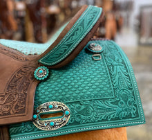 Load image into Gallery viewer, Pleasure Saddle In Turquoise Leather With Square Cut Skirt With Gator Seat