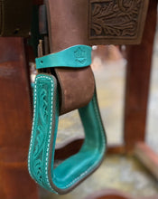 Load image into Gallery viewer, Pleasure Saddle In Turquoise Leather With Square Cut Skirt With Gator Seat