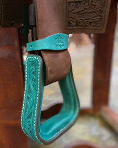 Pleasure Saddle In Turquoise Leather With Square Cut Skirt With Gator Seat